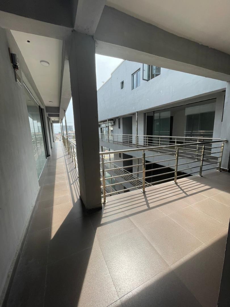 Newly built 47sqm shop space